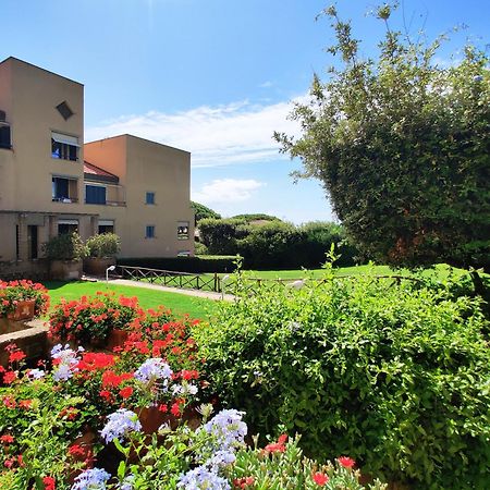 Holiday Homes Marina Apartments Пунта Ала Екстериор снимка